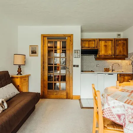 Studio With Balcony And Views Of The Golf Course And Surrounding Mountains Apartment *