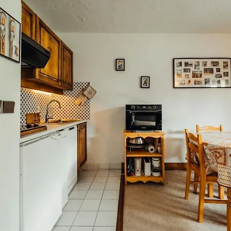 Studio With Balcony And Views Of The Golf Course And Surrounding Mountains Apartment *
