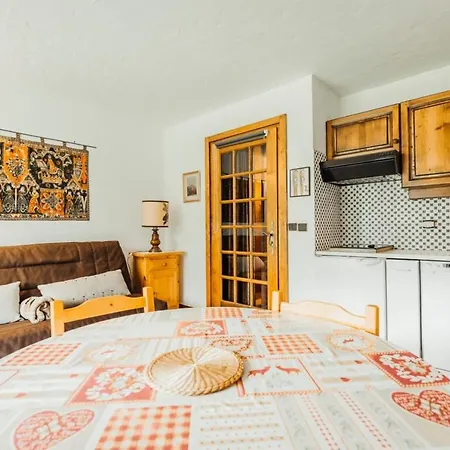 Studio With Balcony And Views Of The Golf Course And Surrounding Mountains *