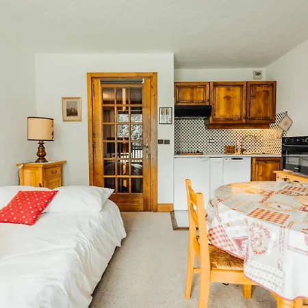 Apartment Studio With Balcony And Views Of The Golf Course And Surrounding Mountains