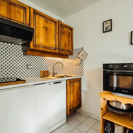 Studio With Balcony And Views Of The Golf Course And Surrounding Mountains
