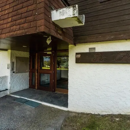 Studio With Balcony And Views Of The Golf Course And Surrounding Mountains *